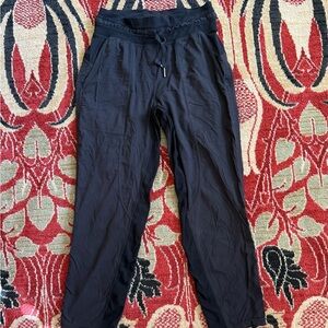 Lululemon Athletica Black Dance Studio mid-rise cropped pant sz 2